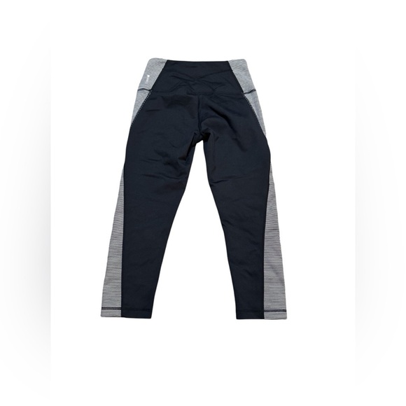 ✨ Z by Zella Darling High Rise Crop 20” Leggings Black Stripe Panel Sz S EUC ✨ - Picture 2 of 3